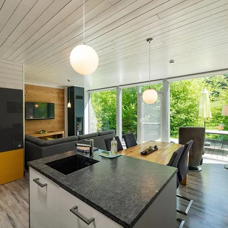 2 Bis 4 Personen F2h1 *